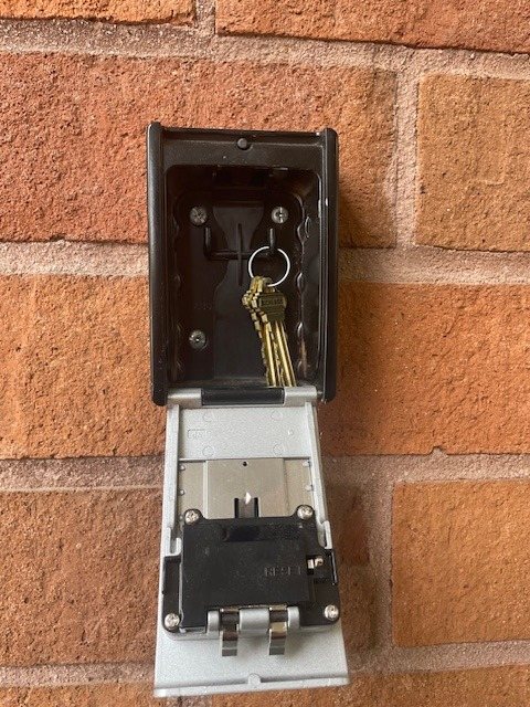 Key lockbox open brick