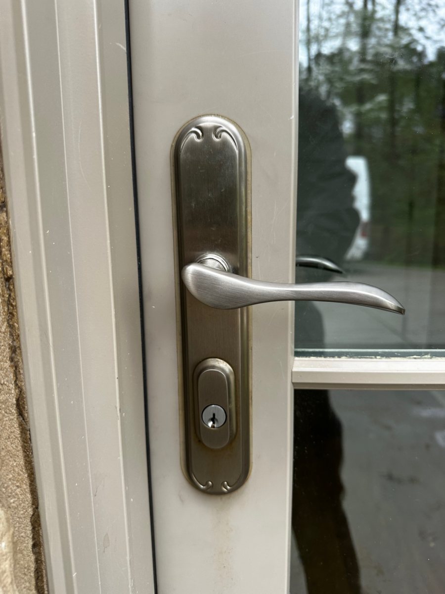 Lever handleset glass door