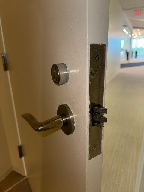 Mortise lever lock