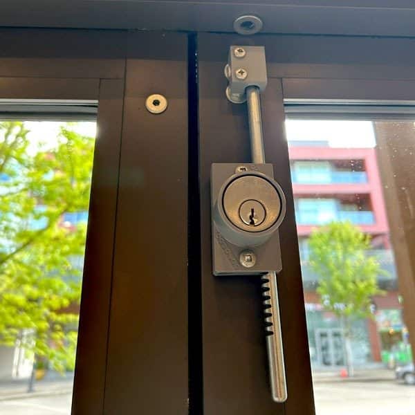 Storefront rod lock